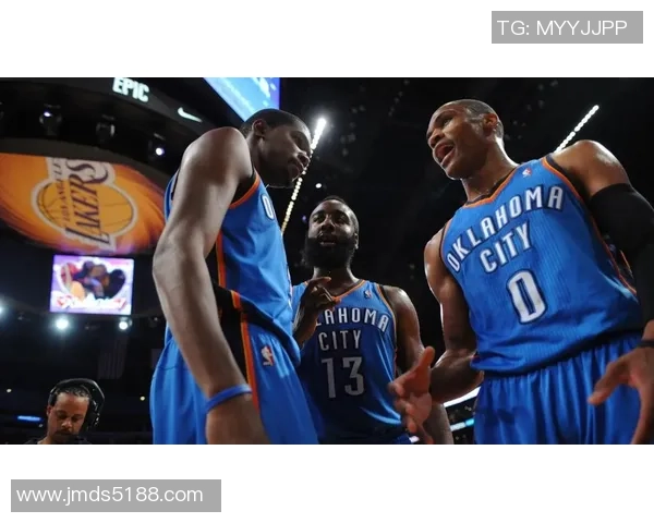 2012年季后赛雷霆与马刺的激烈对决回顾与分析